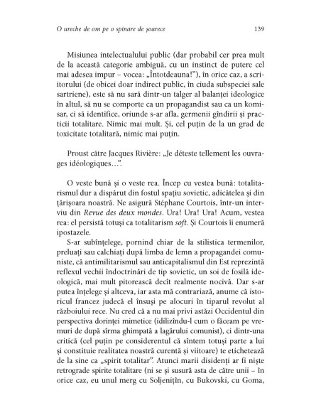 O ureche de om pe o spinare de șoarece